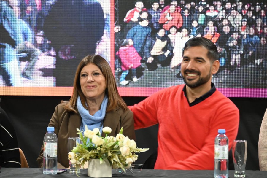 La presidenta de la Cámara de Diputados y referente del socialismo santafesino recorrió la Provincia para apoyar a los candidatos locales de Unidos.