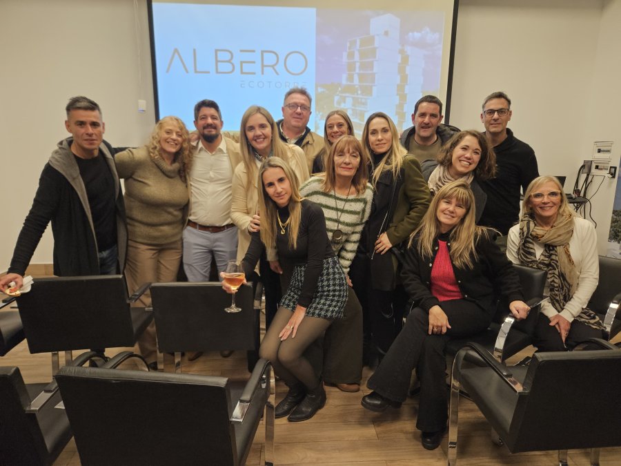 El equipo de Heima tras el lanzamiento de Albero Eco Torre en el Hotel Amerian, el mi&eacute;rcoles pasado. (FOTO DIEGO CAMUSSO)