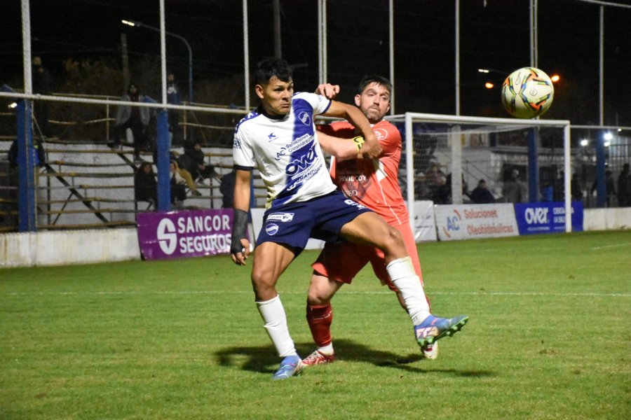 PREOCUPACION. Kevin Velázquez salió lesionado.