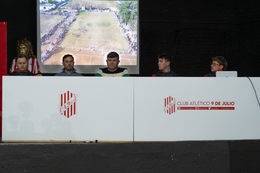 PRESENTACIÓN. Las autoridades previo al sorteo.