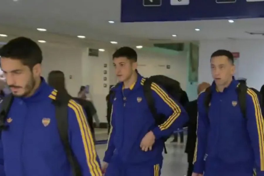 El plantel xeneize a su arribo a Ezeiza.