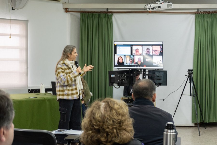 La vicerrectora, Mg. Mar&iacute;a Cecilia Guti&eacute;rrez, durante la presentaci&oacute;n del Plan Estrat&eacute;gico para UNRaf. (FOTO UNRAF)