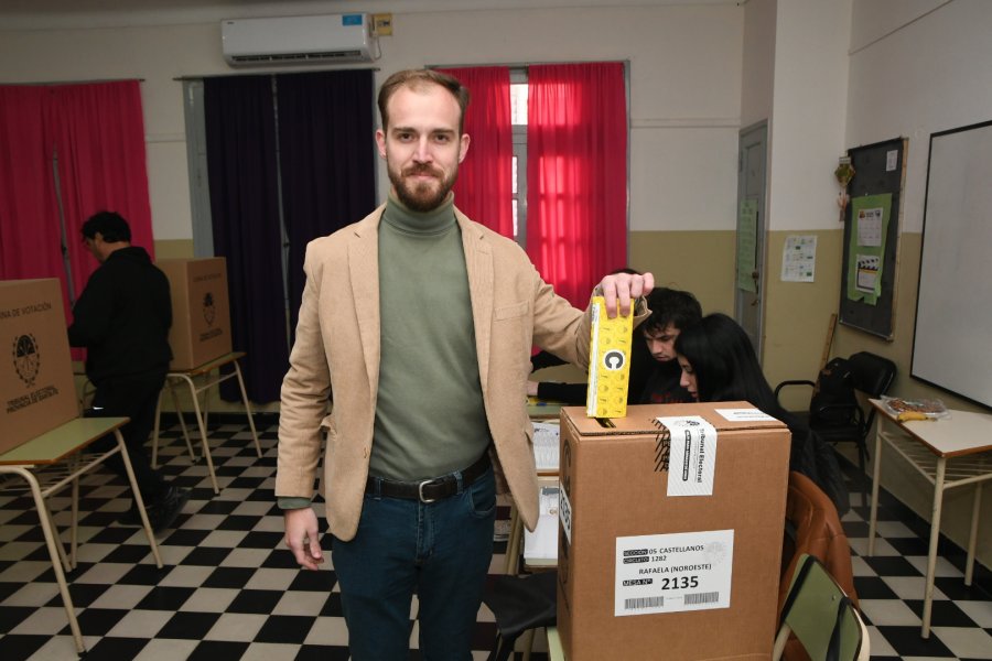Bryan Mayer votó este domingo en el marco de las elecciones de autoridades locales en la Provincia.