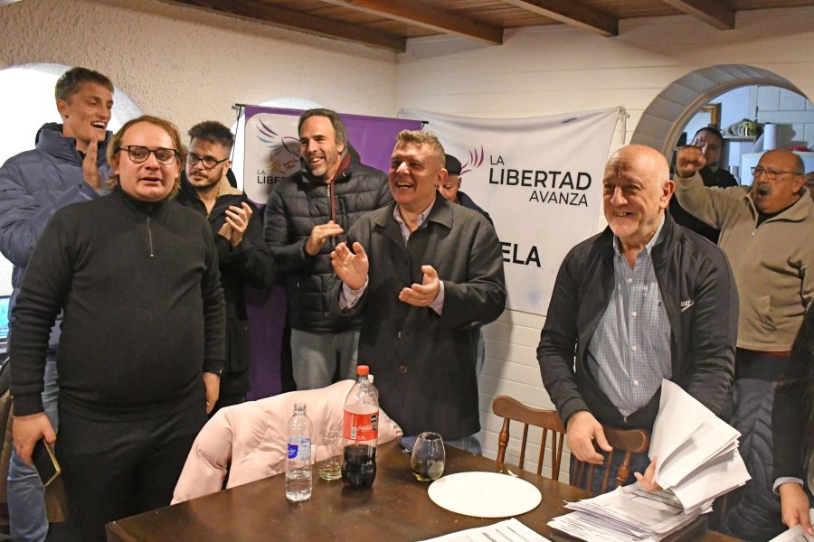Fabricio Dellasanta y su espacio festejaron la conquista de dos bancas en el Concejo en las elecciones de este domingo. (FOTO MARIO LIOTTA)