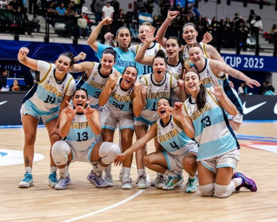 ALEGRES. Las jugadoras argentinas luego del triunfo.