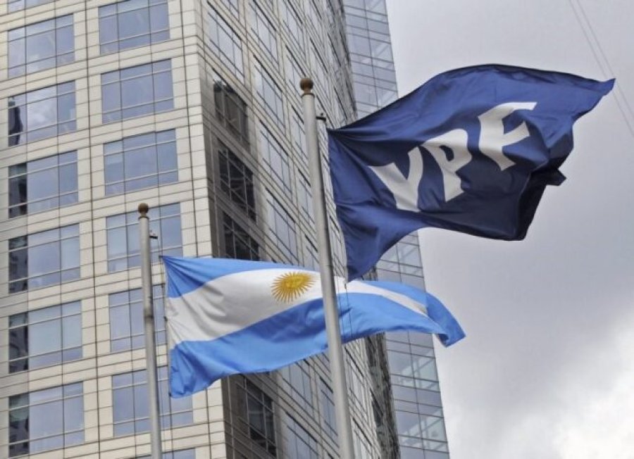 PETROLERA ESTATAL. La justicia de los Estados Unidos le ordenó a la Argentina entregar el 51% de las acciones de YPF a beneficiarios del fallo por la expropiación de la compañía.