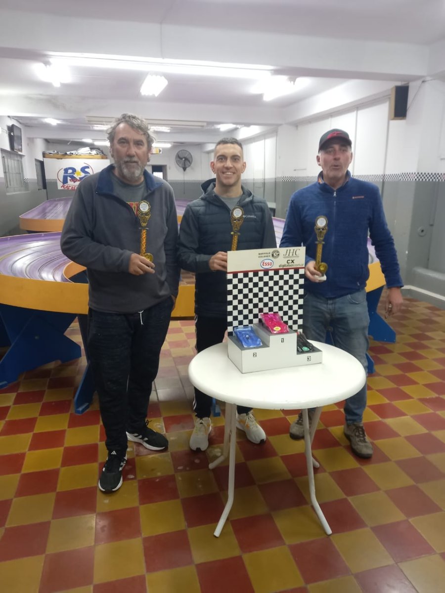 PODIO LOCAL. 2º José Foti, 1º Cristian Vaira y 3º José Picotto.