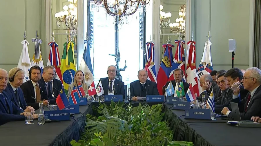 Por el Mercosur intervienen Argentina, Brasil, Paraguay y Uruguay.