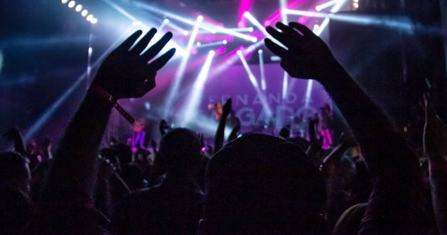 Indemnizan a una mujer por sufrir un trato discriminatorio en un local bailable.