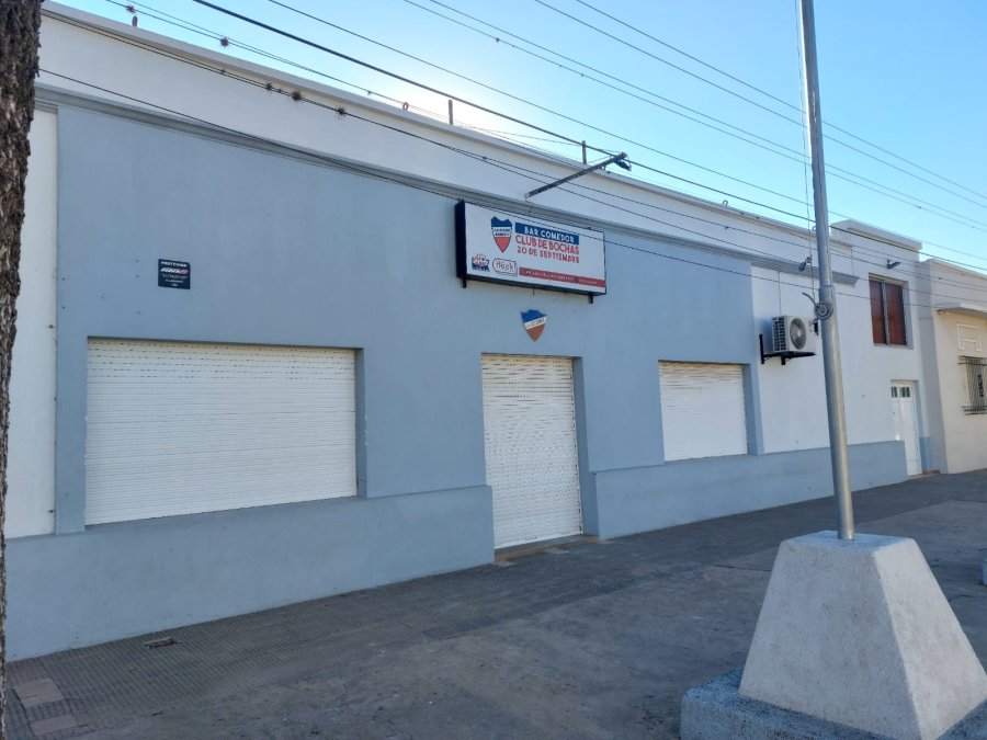 FACHADA. El acceso a la institución organizadora.