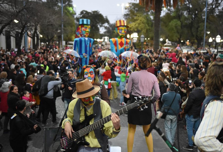FESTIVAL DE LA CIUDAD. El teatro se presenta en las salas pero también sale a las plazas.