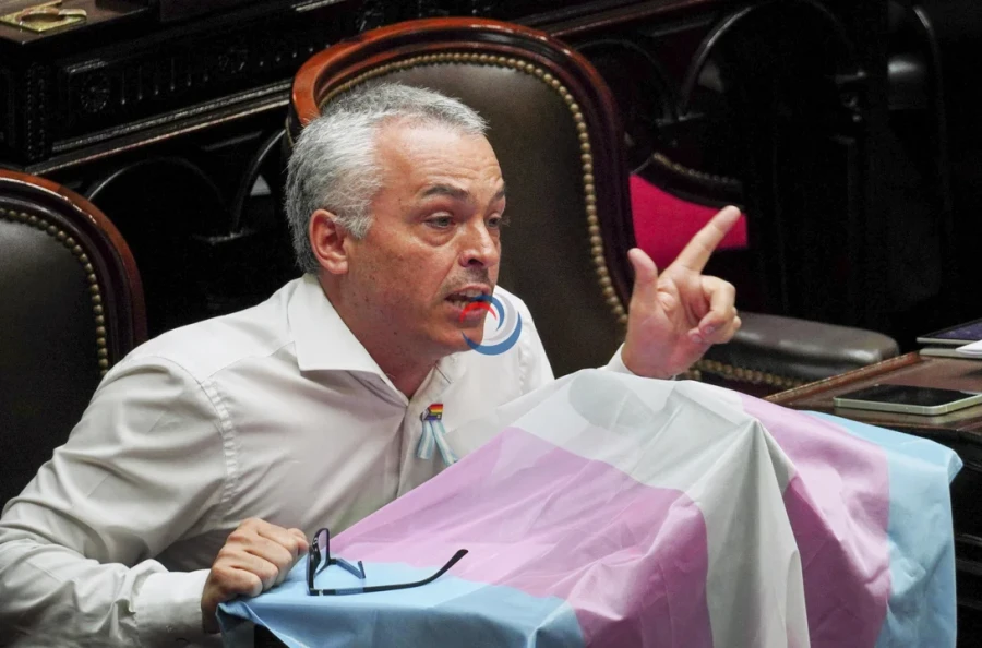 El diputado nacional del Partido Socialista Esteban Paulón fue víctima de un ataque del entorno del presidente Milei.