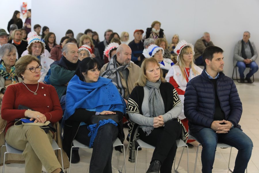 Fossatti, Sagardoy, Becchio y Viotti en primera fila de la presentaci&oacute;n del libro sobre los formadores de Rafaela. (FOTO NICO GRAMAGLIA)
