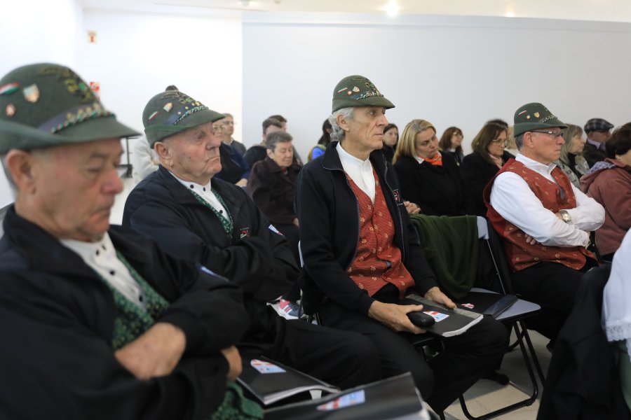 Integrantes del coro piemont&eacute;s cerraron la actividad en el Viejo Mercado. (FOTO NICO GRAMAGLIA)