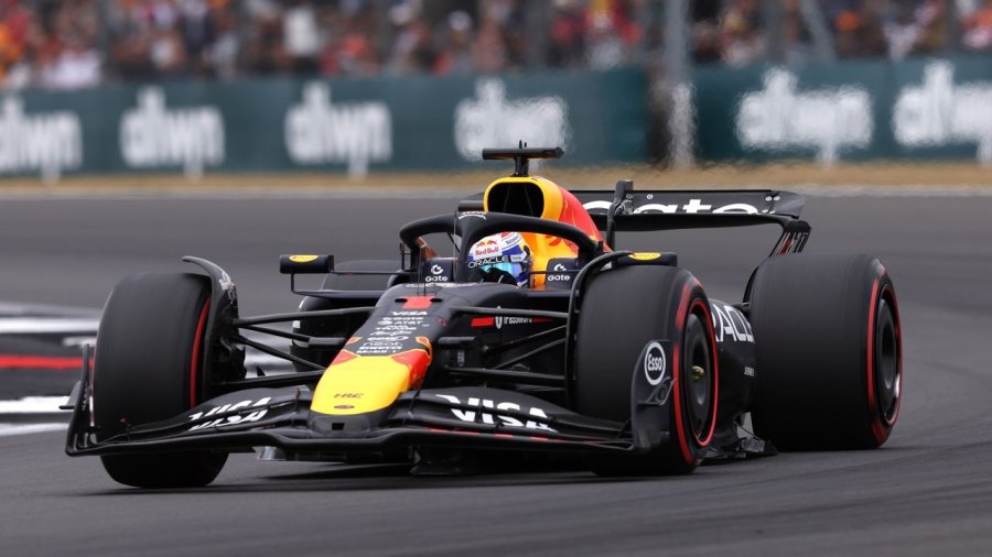 Max Verstappen sorprendió a los McLaren en Silverstone.