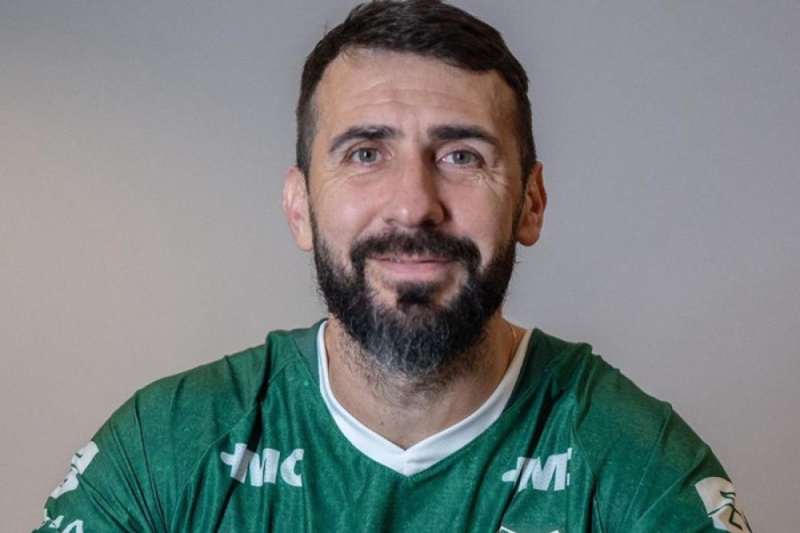 Pratto ya se puso la camiseta verde de Sarmiento.