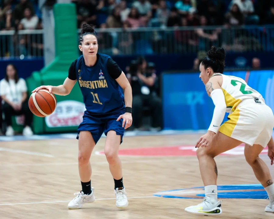 MAXIMA ANOTADORA. Meli sumó 15 puntos.