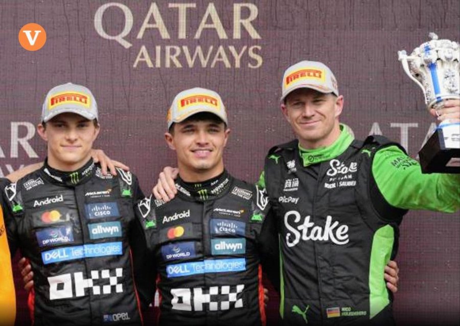 Oscar Piastri, Lando Norris y Nico Hulkenberg en el podio de Silverstone.