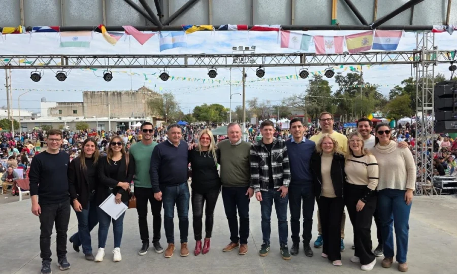 Las autoridades y el numeroso público participante.