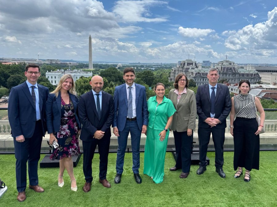 EN WASHINGTON. Las autoridades provinciales, encabezadas por el gobernador santafesino, se reunieron este lunes con representantes del BID y de la Cámara de Comercio de Estados Unidos.