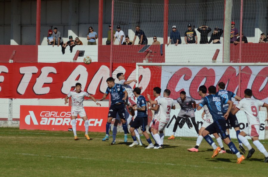 9 de Julio comenzó el domingo con la ilusión de ganarle a El Linqueño, pero no pasó del empate.