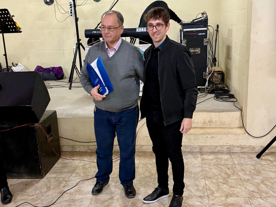 Adrián Oggero y Lucas Fresneda en el momento protocolar de la noche.