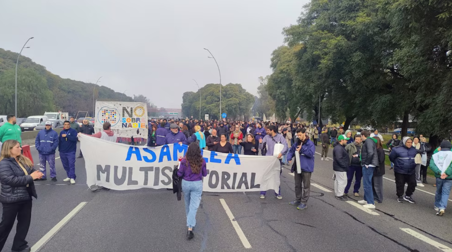 Trabajadores del INDI durante la movilización de este martes en Buenos Aires.
