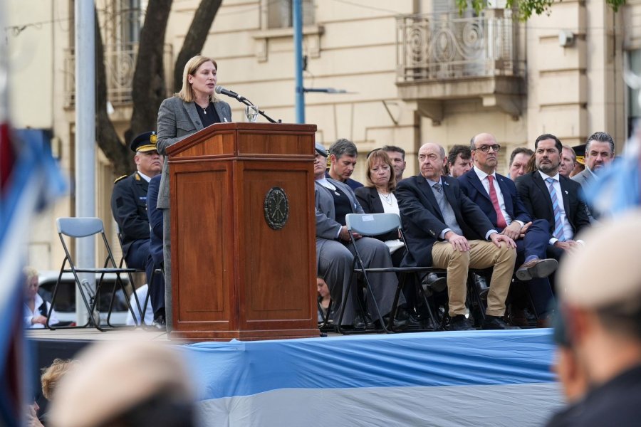 La vicegobernadora Gisela Scaglia al brindar su discurso en el marco del acto por el 9 de Julio en Rafaela.