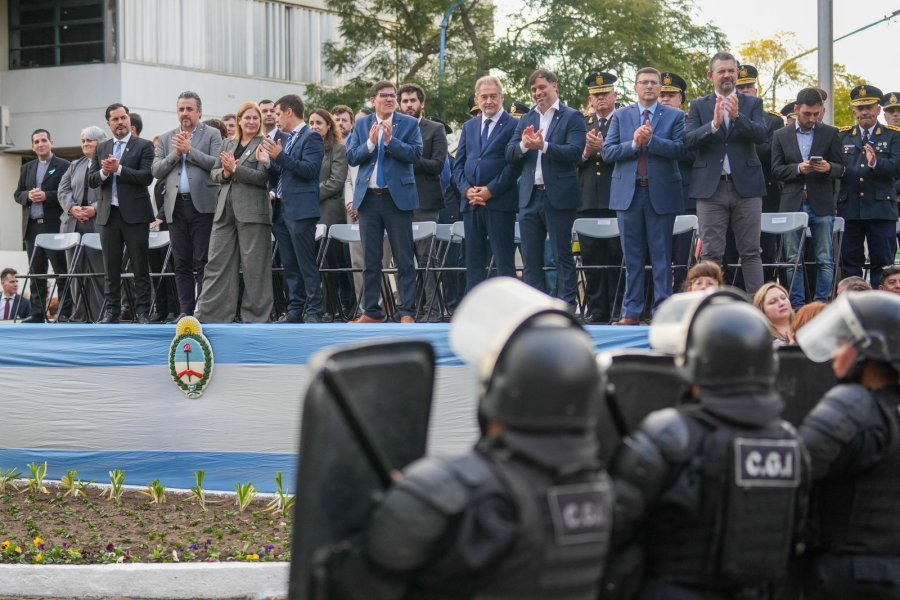El palco de autoridades en el inicio del bulevar Lehmann. (FOTO SCS)
