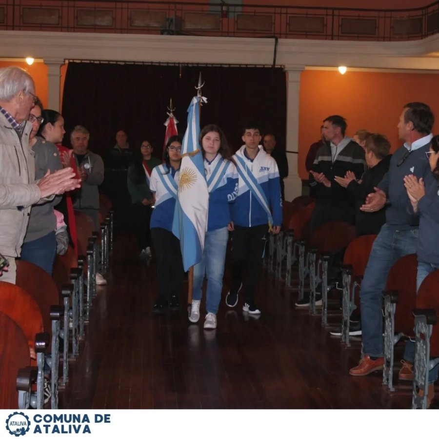 Las Banderas presidieron la ceremonia.