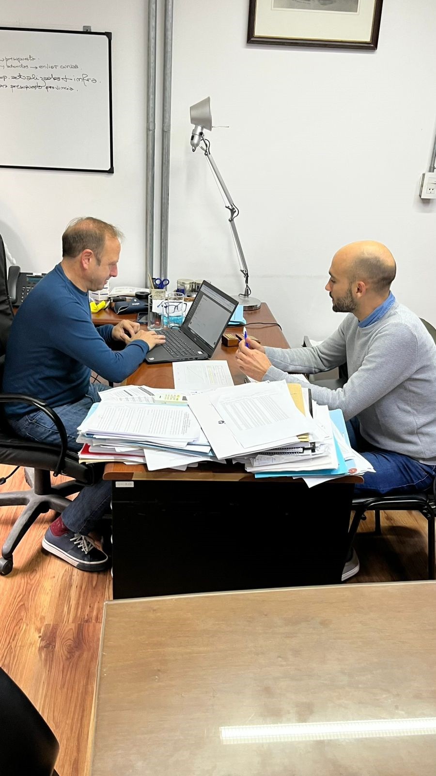 El encuentro tuvo como eje principal avanzar en la recuperación del proyecto de 28 viviendas del barrio 2 de Abril.