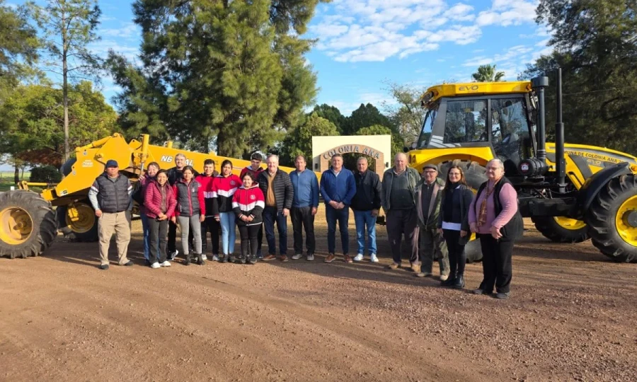 Presentación en Colonia Ana.