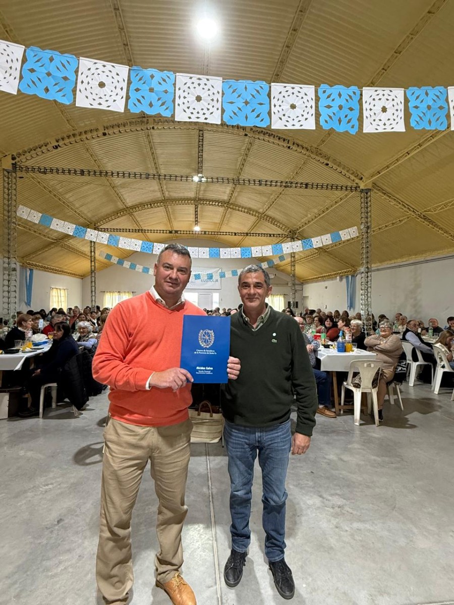 Marcelo Beltramo y Sebastián Ballina durante el momento protocolar del festejo.