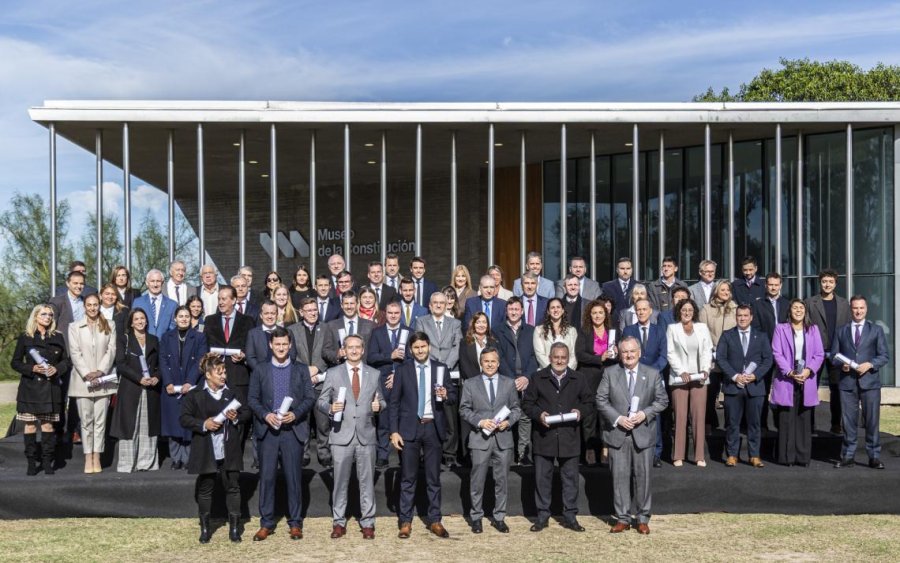 CONVENCIONALES. Los 69 reformadores cuando recibieron los diplomas correspondientes tras ser elegidos el 13 de abril pasado.