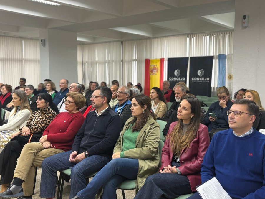 Los concejales Lisandro Mársico, Paz Caruso, Mabel Fossatti y Alejandra Sagardoy junto a los secretarios de Gobierno, Germán Bottero y de Desarrollo Económico, Patricia Imoberdorf.