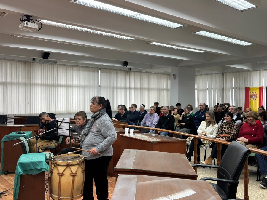 Colasso Tr&iacute;o se present&oacute; en el &aacute;mbito del Concejo durante la celebraci&oacute;n de los 12 a&ntilde;os del hermanamiento entre Rafaela y Carcabuey. (FOTO PRENSA CONCEJO)