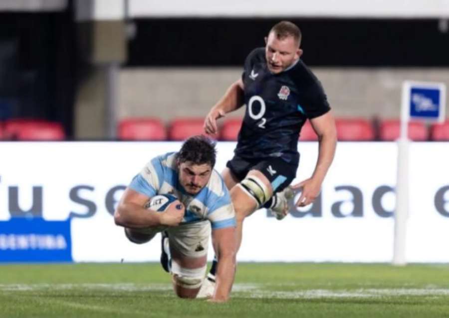 Pedro Rubiolo al marcar su primer try con la camiseta de Los Pumas, el sábado pasado ante Inglaterra en La Plata.
