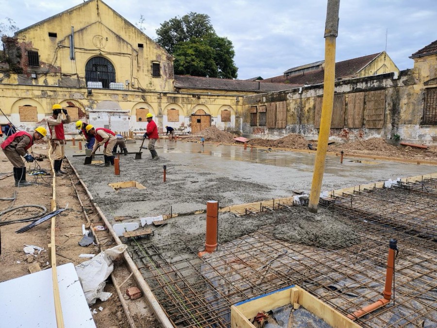 El Gobierno de la Provincia de Santa Fe inició las tareas de hormigonado para levantar nuevos pabellones de aislamiento en la Unidad Penitenciaria Nº 1 “Dr. César Raúl Tabares”.
