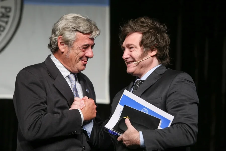 Nicolás Pino, presidente de la Sociedad Rural Argentina, y el jefe de Estado, Javier Milei.