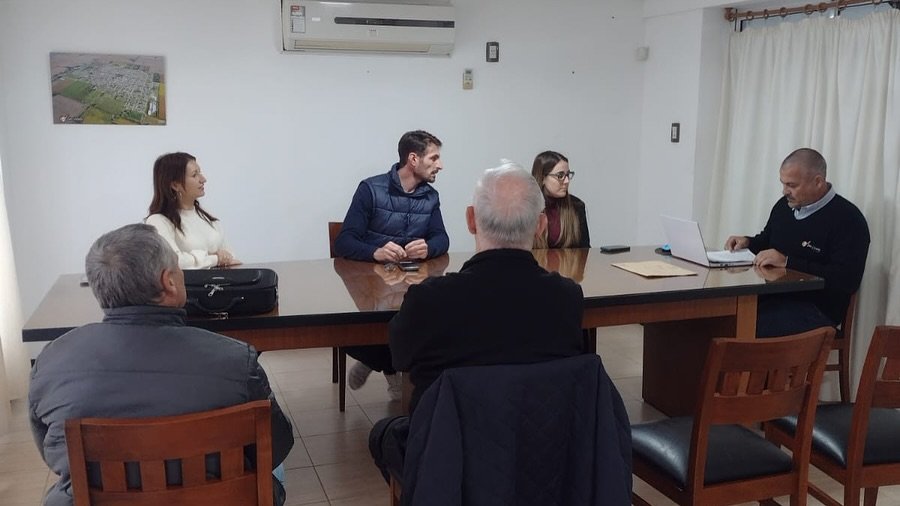 Las autoridades y el representante del Fideicomiso durante el acto.