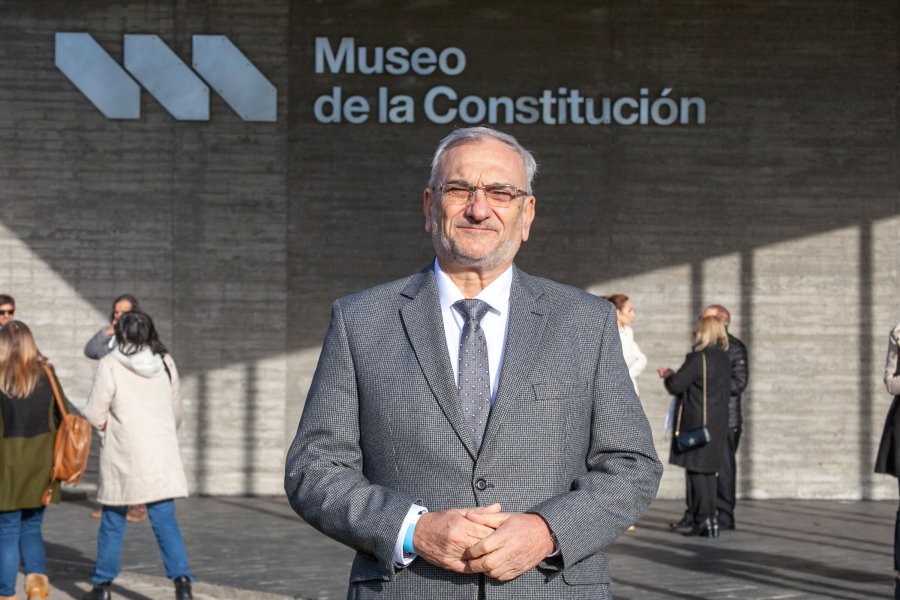 Alcides Calvo en el Museo de la Constitución en Santa Fe, el día en el que recibió el diploma como convencional constituyente.