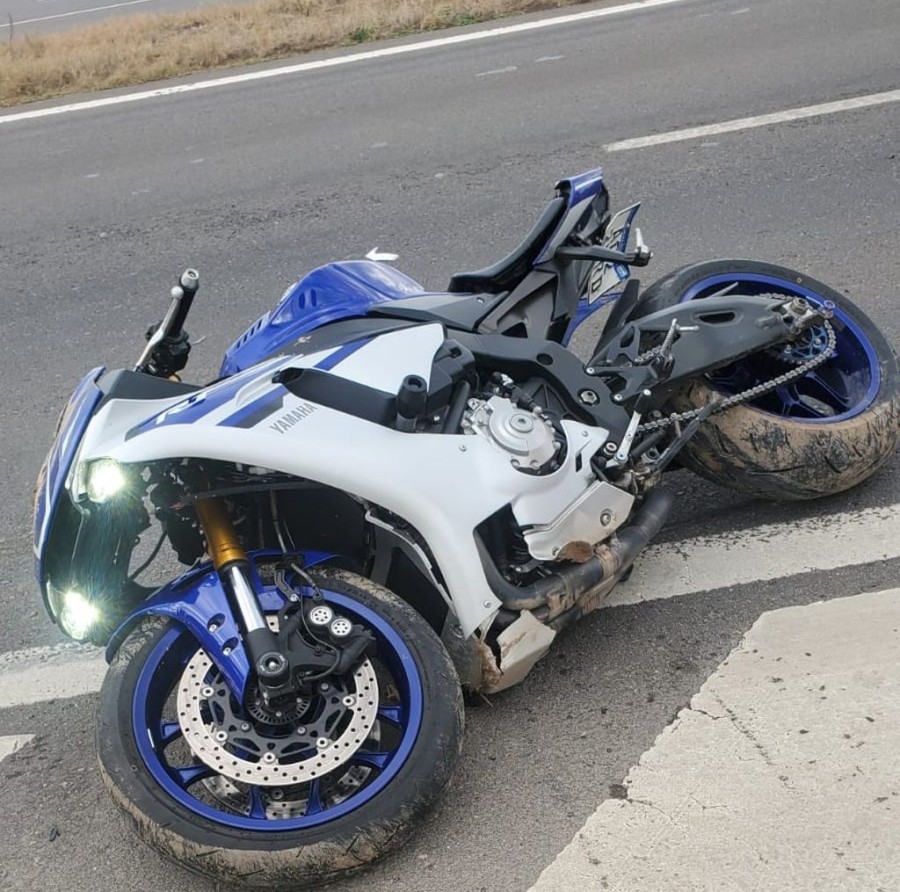 La moto de alta cilindrada en la que viajaba la víctima fatal.