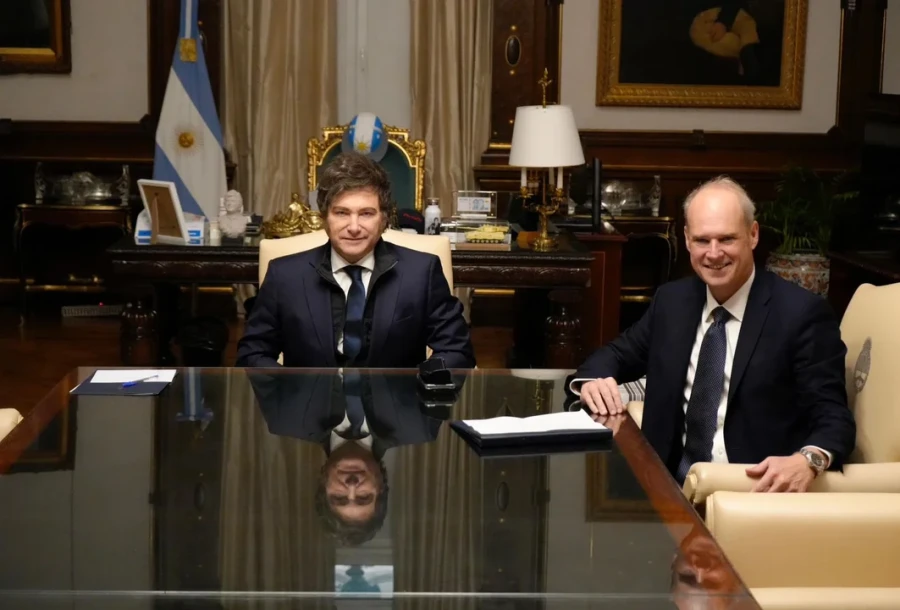 Milei y el presidente de ADEBA, Javier Bolzico.