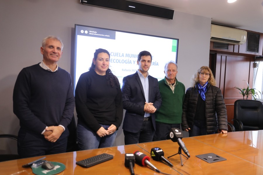 Viotti presentó la Escuela Municipal de Agroecología y Jardinería de Rafaela.
