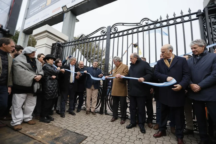 Corte de cinta de la 137° Exposición Rural.