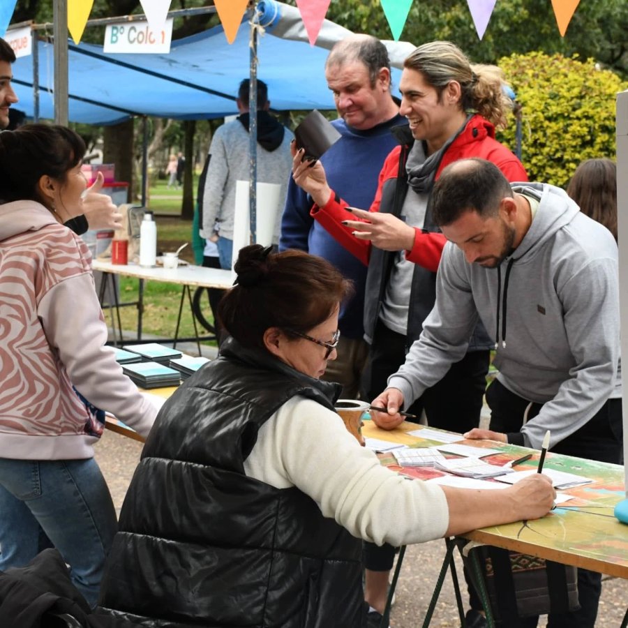 PRESUPUESTO PARTICIPATIVO. El pasado domingo desarrolló interesante actividad en la plaza Libertad.