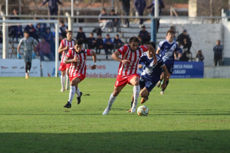 ABONDETTO. El centrodelantero convirtió en el partido suspendido ante la BH.