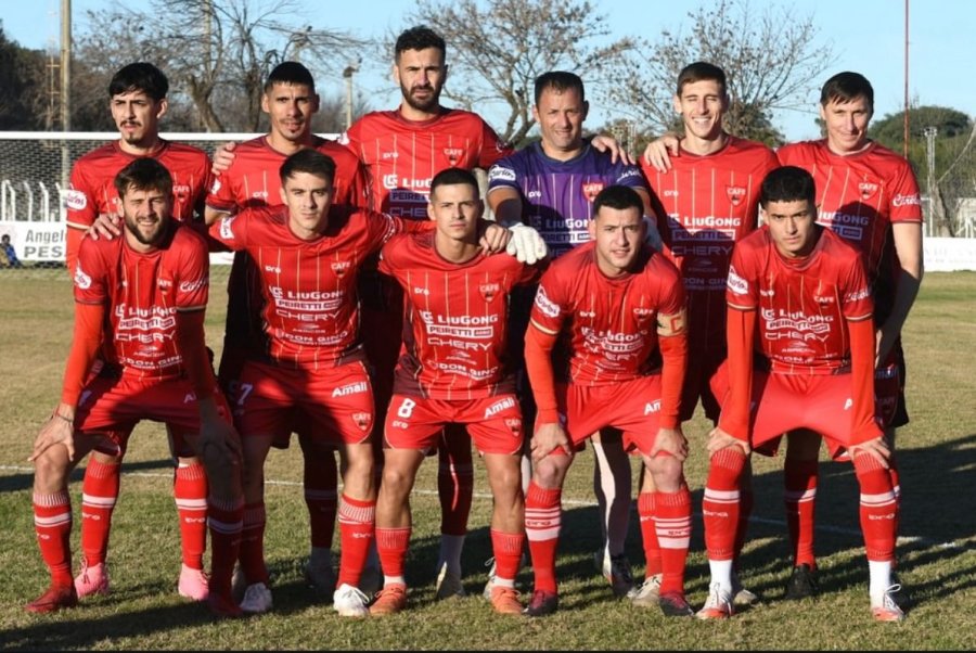 ILUSIONADO. El equipo de Los Nogales.