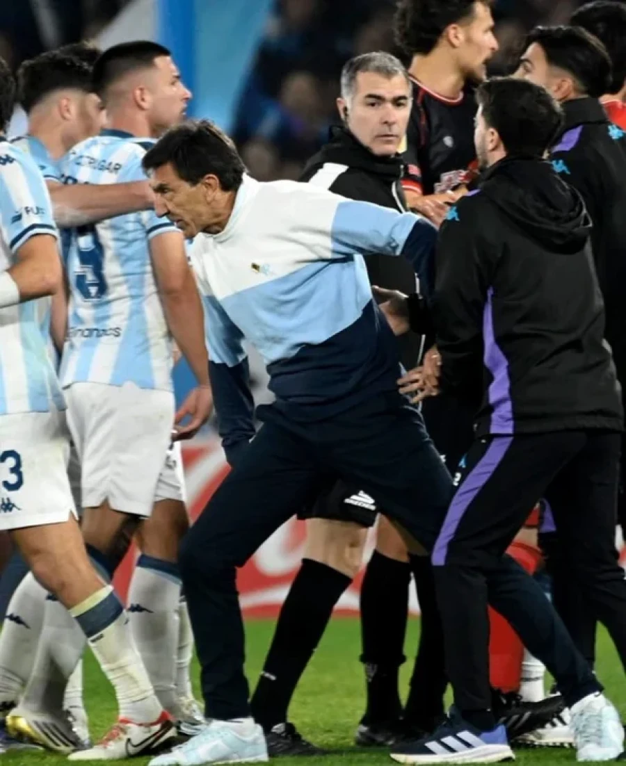 LA SACO BARATA. El DT de Racing.