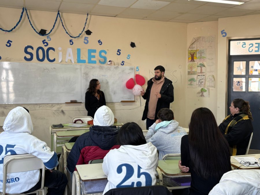 La nueva edición del Concejo Joven está en marcha con la visita de los ediles a las distintas escuelas que este año participarán del programa.